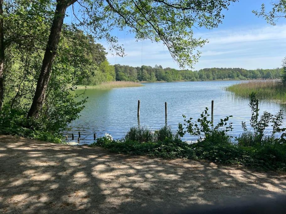 Villa Am See - Naehe Berlin Biesenthal Exteriör bild